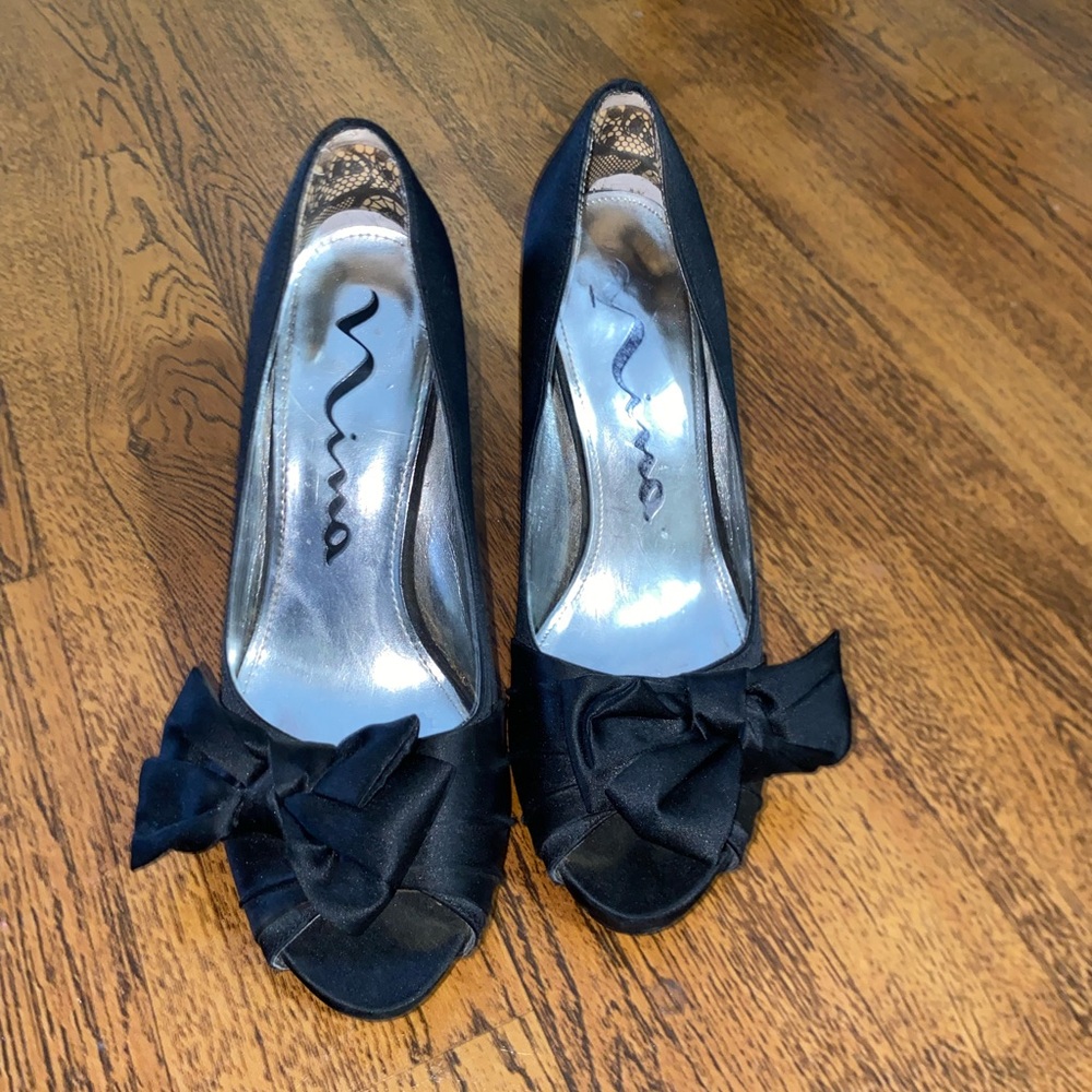 Nina Elegant Black Satin Heels with Bow (US 7 1/2 UR 37 1/2)